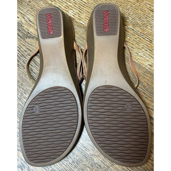 Vionic Orchid Toe Post Wedge Sandal in Sable Brown Sz 9 EU 41  Gold Accent Ring - Picture 7 of 9